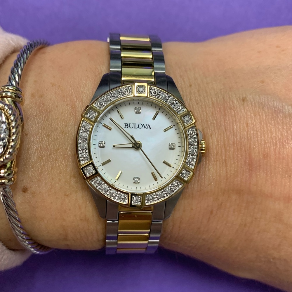 Bulova diamond watch* women’s
